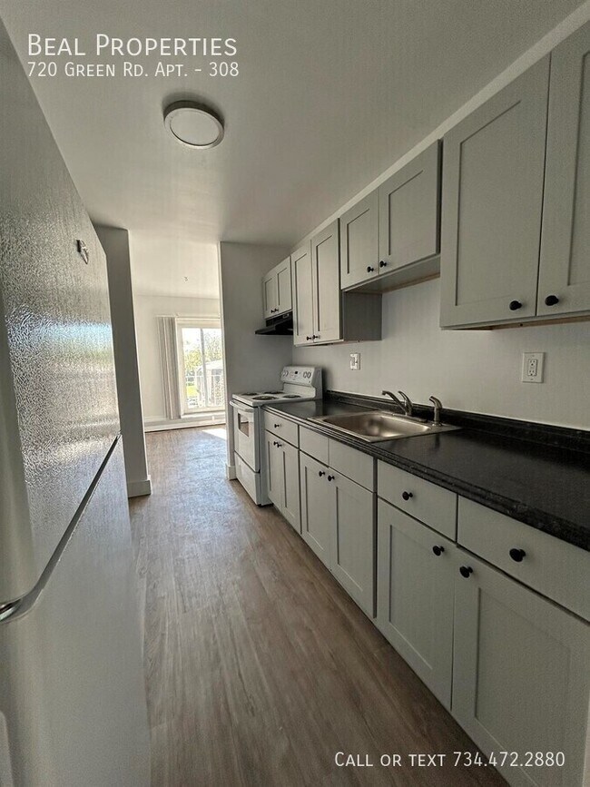 Foto del edificio - 720 Green Rd