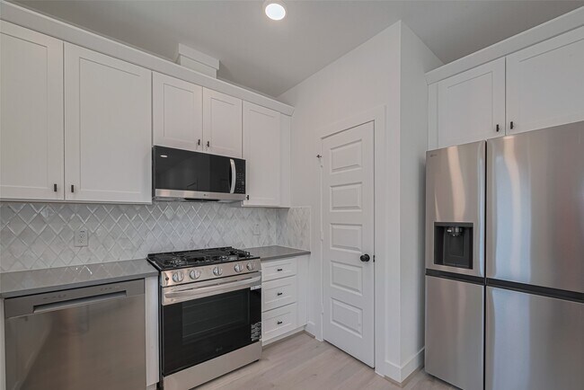 Foto del edificio - 1344 W 24th St