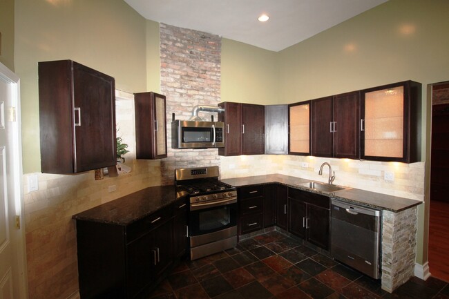 Foto del edificio - 2277 N Clybourn Ave