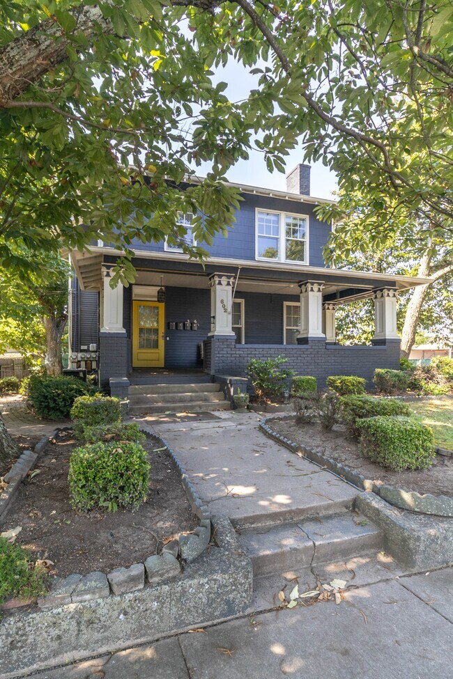Foto del edificio - 602 Caswell Ave