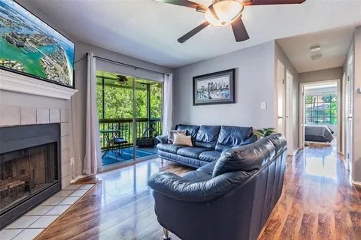 Primary Photo - Beautiful 2 bedroom, 2 bathroom condo!