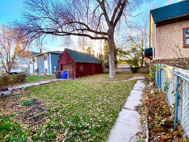 Building Photo - Very Cute and Cozy 3bedroom