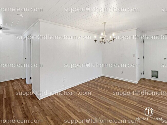 Building Photo - "Charming 3-Bed Bothell Home with Granite Touches, Cozy Fireplace, and Gleaming Hardwood Floors!"