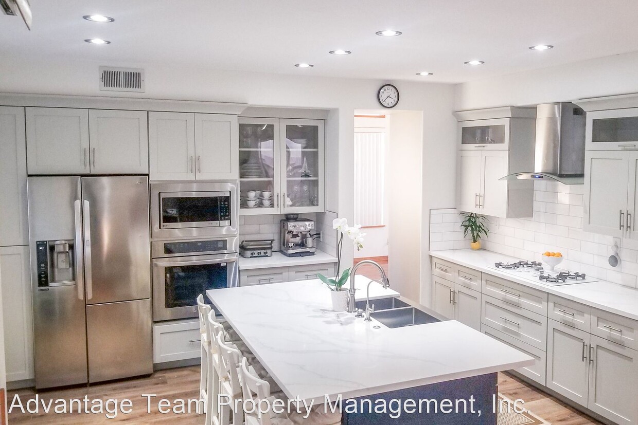 Foto principal - 4 br, 2.5 bath House - 891 Genevieve Ave