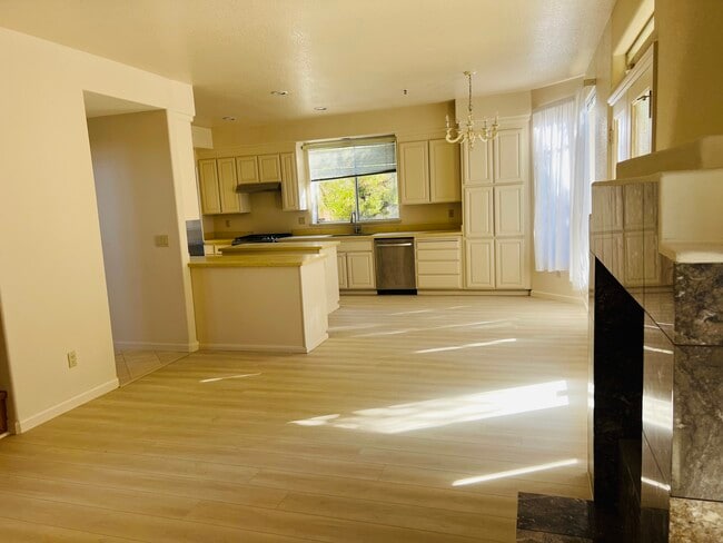 Foto del edificio - 17614 Winding Creek Rd