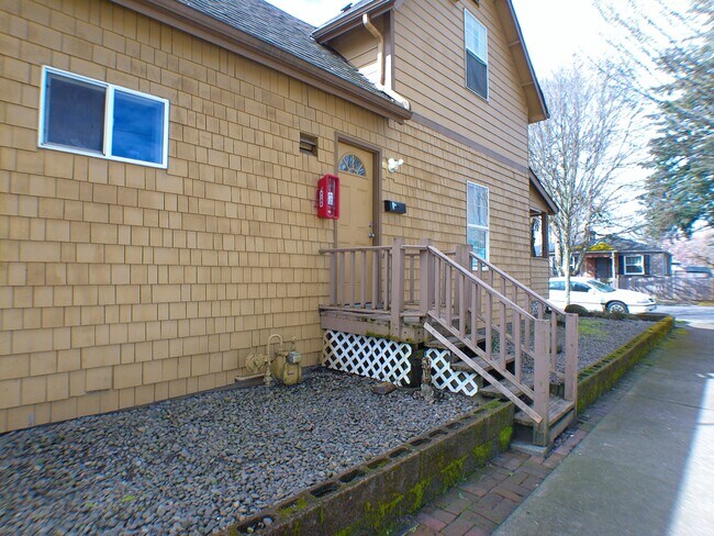 Building Photo - 1596-MHH1596 4th St NE