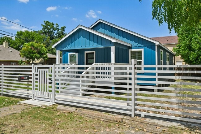 Building Photo - 7401 Anzac St