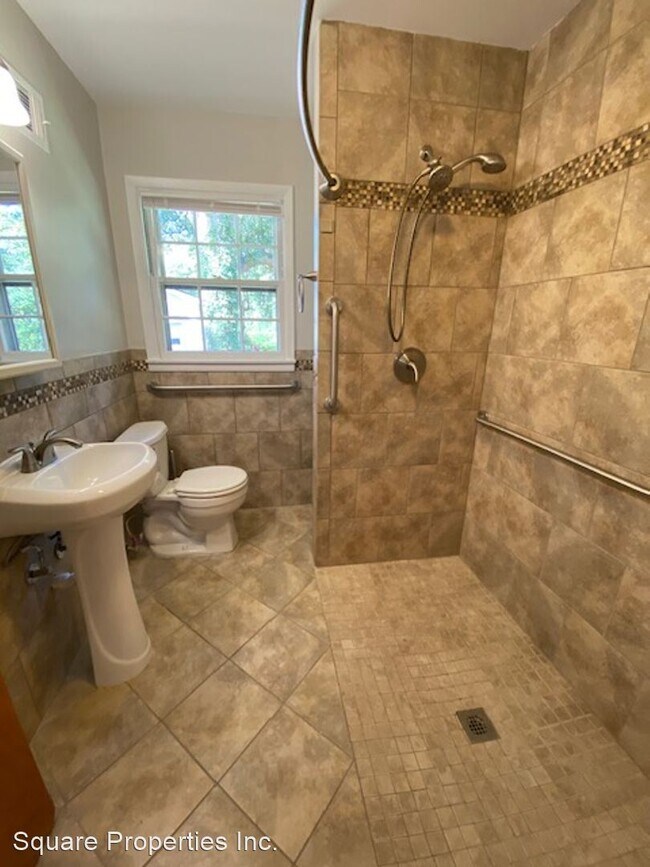 Building Photo - 3 br, 1 bath House - 2203 Clearwater Dr. SE