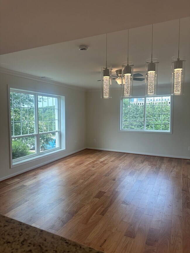 Foto del edificio - 1637 N Van Dorn St