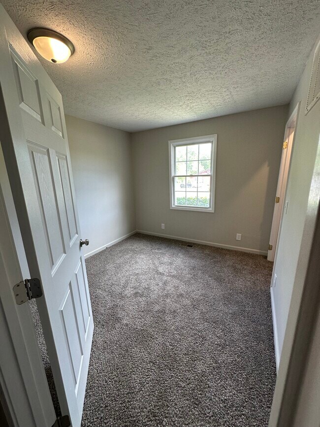 Building Photo - 227 Burden Ln