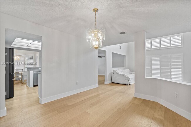 Foto del edificio - 237 NW 100th Ave