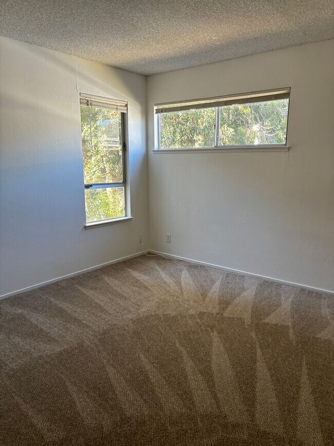 Foto del edificio - 2035 Mount Olive Dr