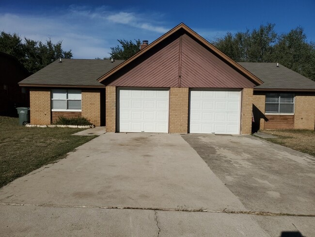 Building Photo - 210 Sorrell Dr