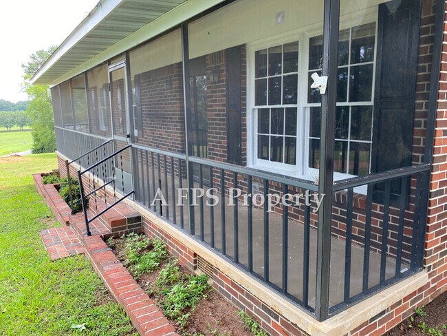 Foto del edificio - 583 S Holcomb Rd SW