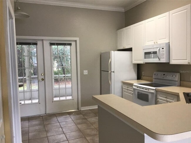 Building Photo - 2 Bedroom 2 Bath Corner Unit Ground Floor ...