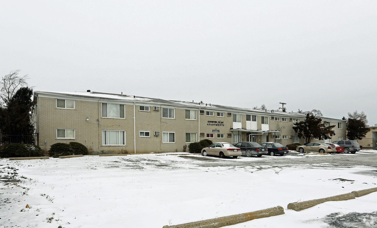 Primary Photo - Courtyard Apartments