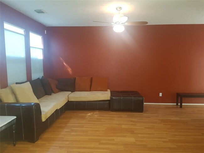Foto del edificio - 16007 Sandy Path Ln