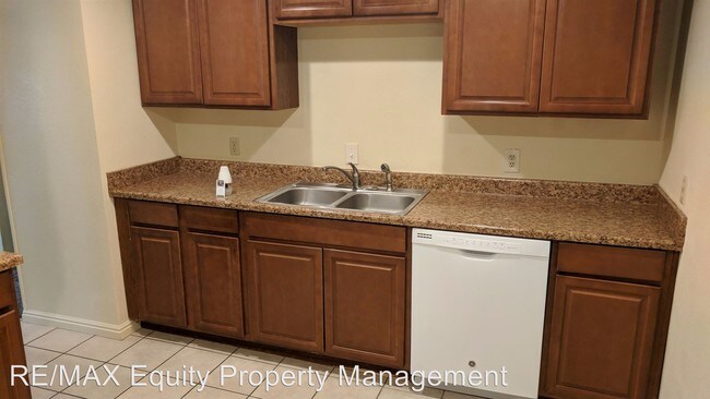 Building Photo - 1039 N 100 W