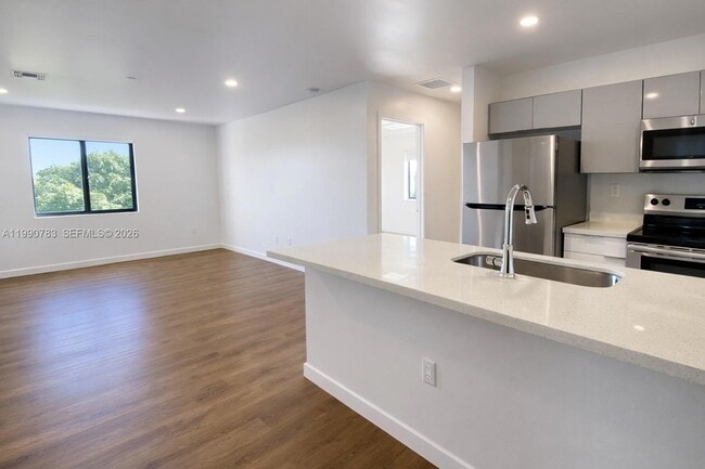 Building Photo - 1950 Fletcher St