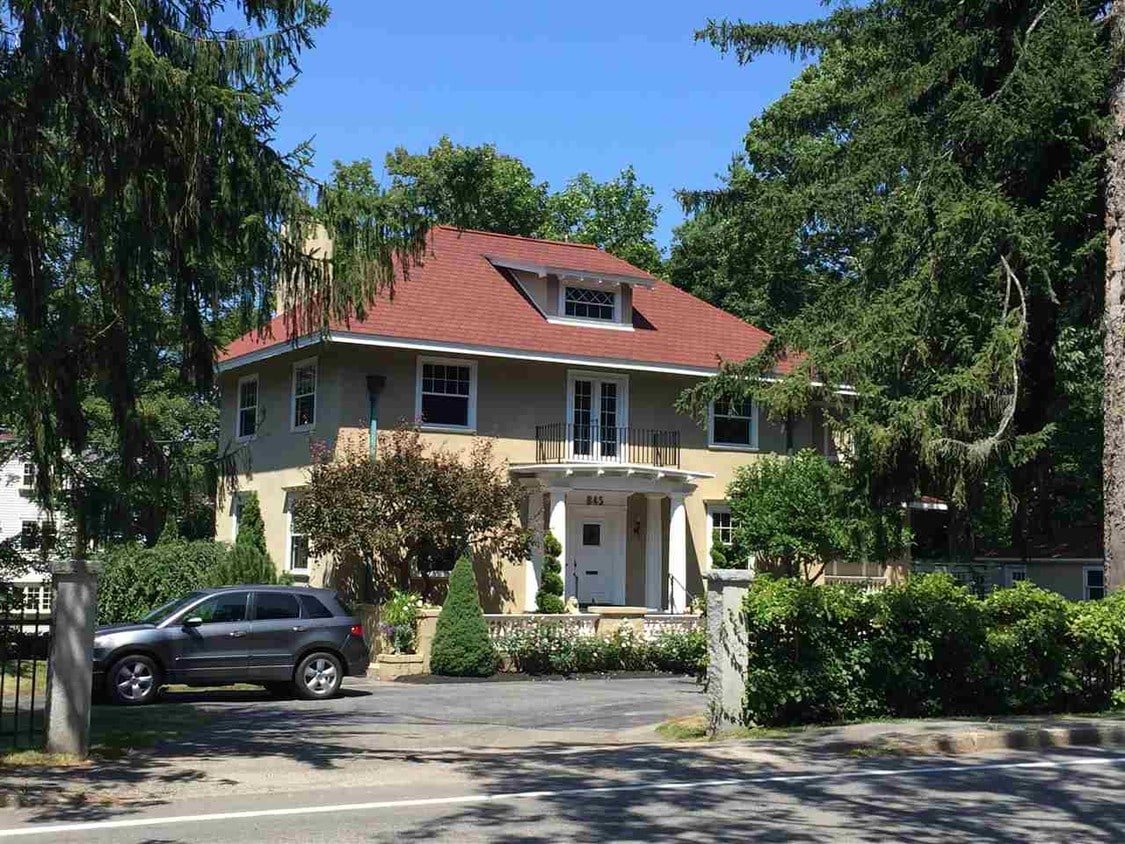 625 Union St Unit Apt A, Portsmouth, NH 03801 Apartment for Rent in