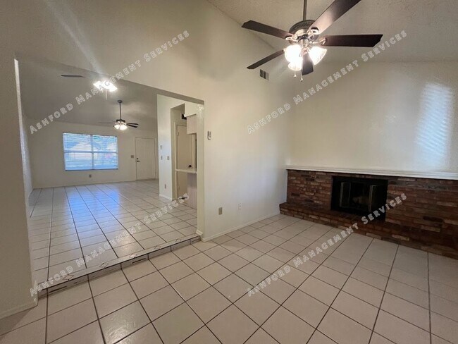 Foto del edificio - 3 BEDROOM 2 BATHROOM IN PHOENIX WITH TONS ...