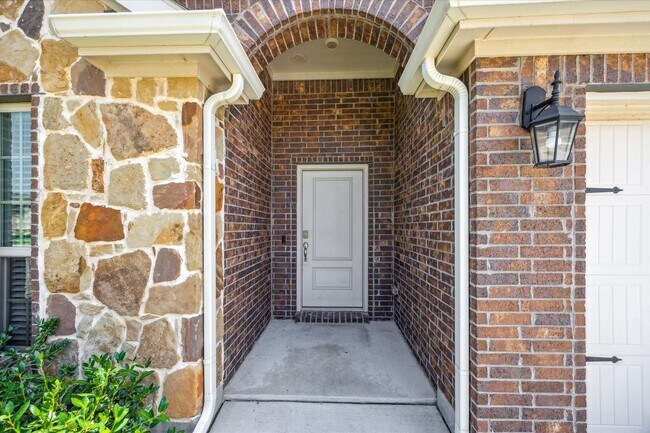 Building Photo - Cute 3 bedroom, 2 bath with study