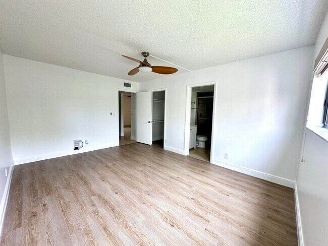 Building Photo - 5190 Las Verdes Cir