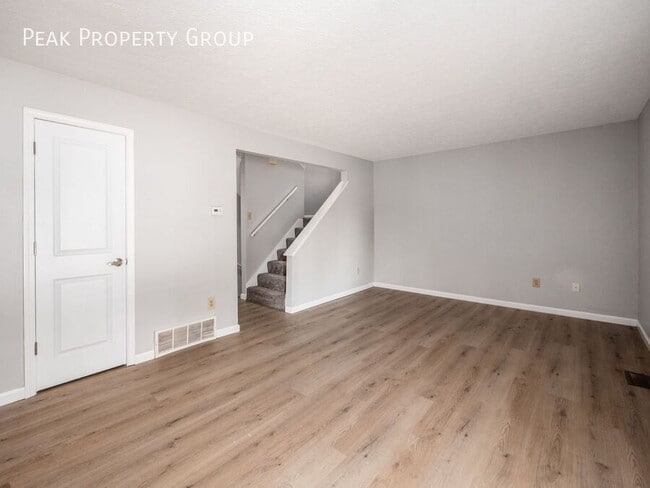 Building Photo - 3180 Griggsview Ct