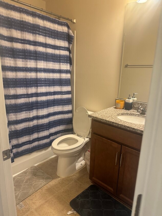 2nd bathroom - 1035 Laceflower Dr