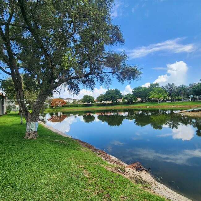 Foto del edificio - 5542 Courtyard Dr