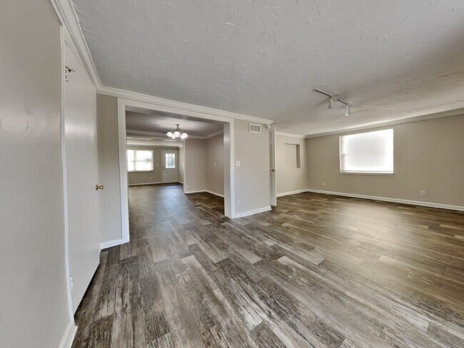 Foto del edificio - 5916 Ensenada Rd