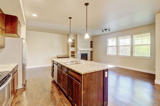 Building Photo - 2107 Sandbur Dr