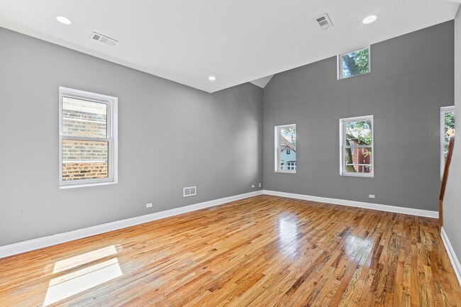 Foto del edificio - 3717 S Hermitage Ave