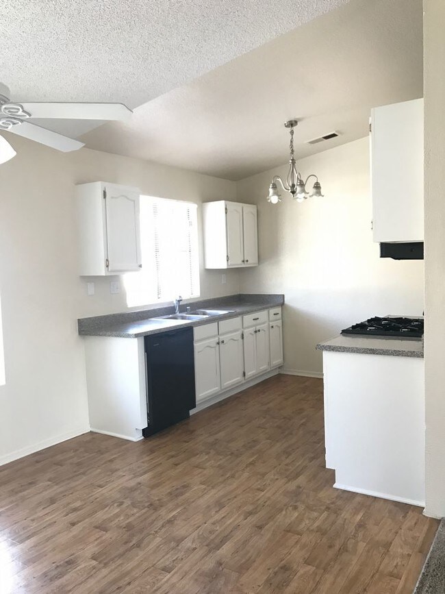 Building Photo - 9267 Spur Dr