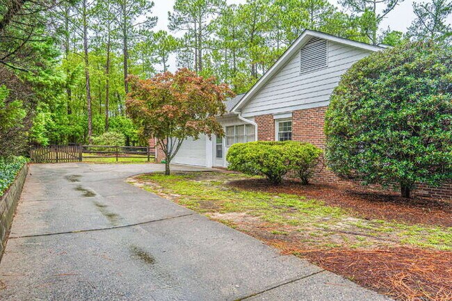 Building Photo - 120 Fox Hunt Ln