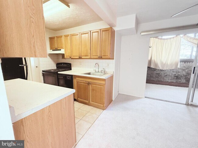 Building Photo - 7716 Hanover Pkwy