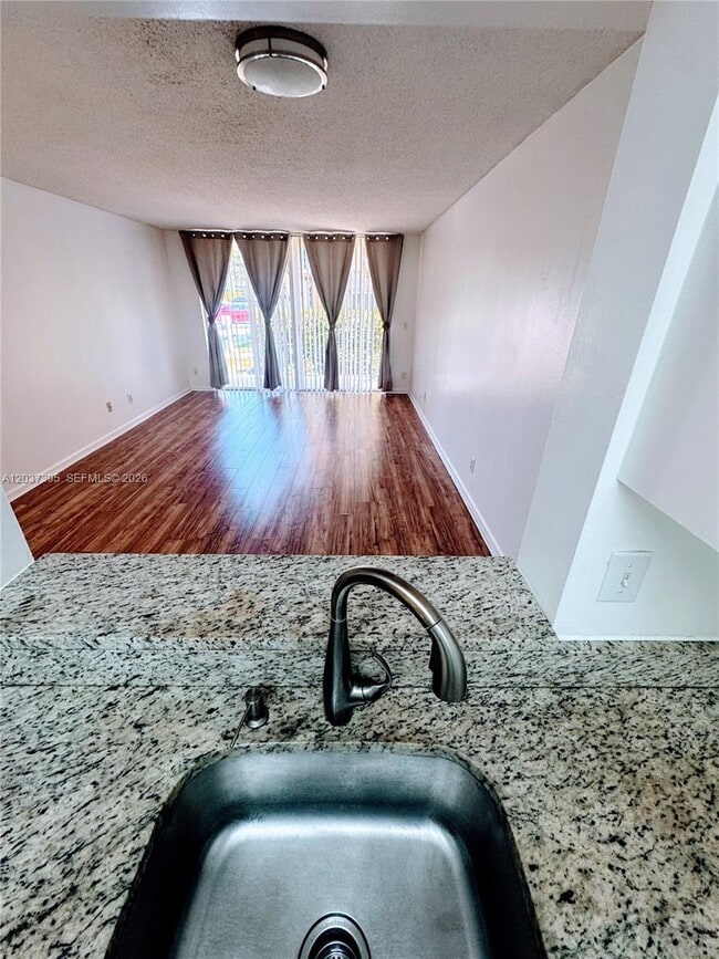 Foto del edificio - 1341 SE 3rd Ave