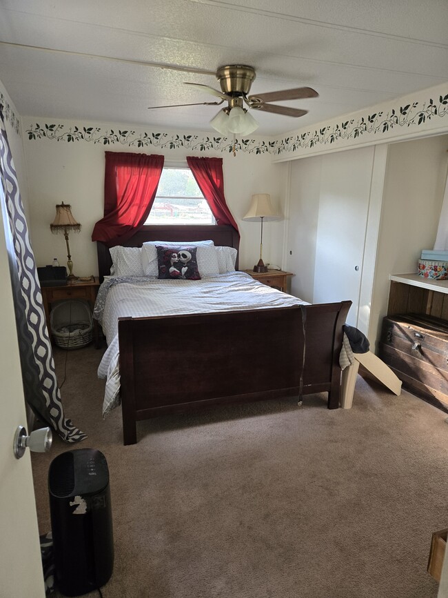 Bedroom - 1204 Crest Ct