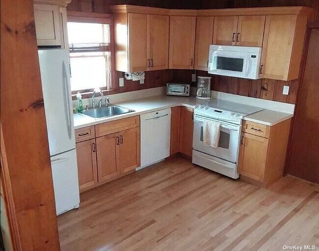 4 Shore Rd, Patchogue, NY 11772 House Rental in Patchogue, NY