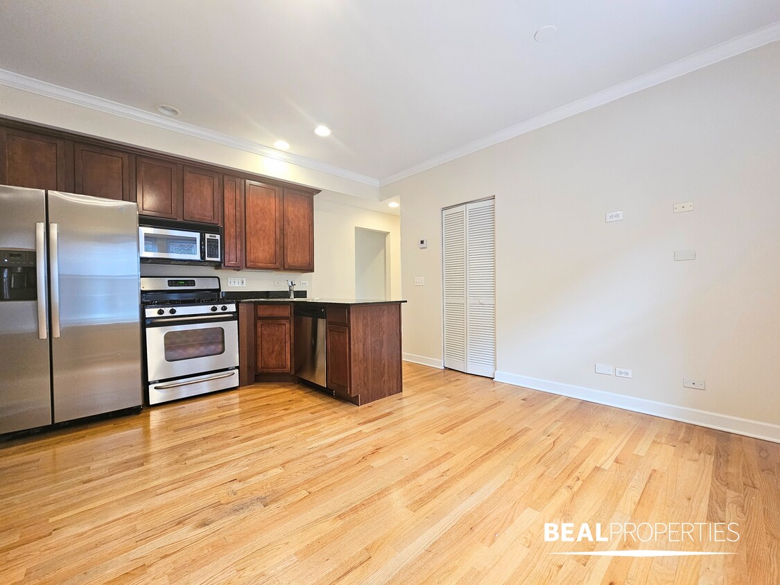 Photo - 3246 N Clifton Ave (Chicago, IL)