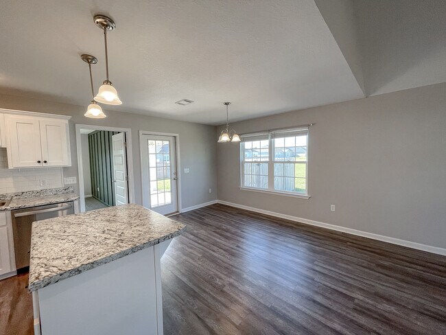 Foto del edificio - 7050 White Pine Ave