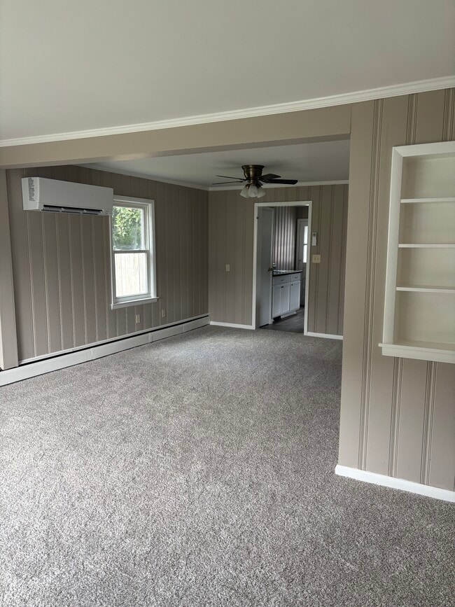 Large living area - 10 14th St