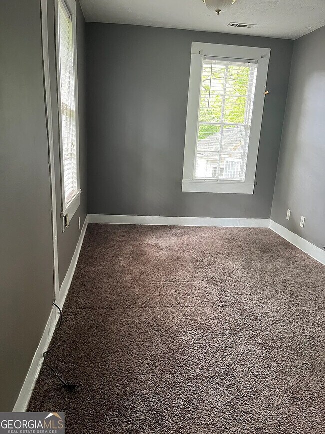 Foto del edificio - Room in Apartment on Calhoun St NW