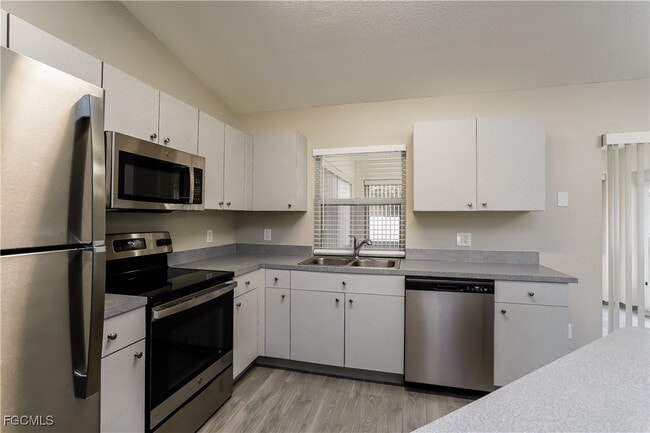 Building Photo - 126 SE 7th St