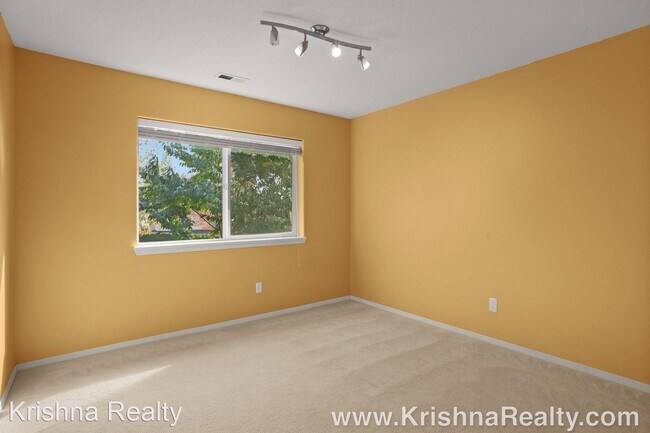 Foto del edificio - 4 br, 2.5 bath House - 4616 NW White Mount...