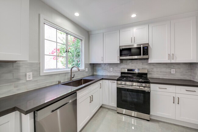 Brand new kitchen - 1001 Hi Point St