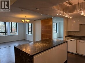 Building Photo - 1088 Quebec St