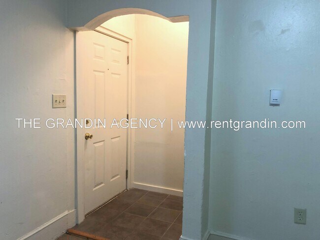 Foto del edificio - 922 12th St SE