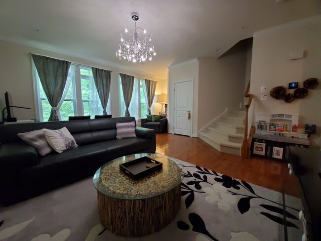 Foto del edificio - Beautiful 4 Bedroom Townhome in Gaithersburg!