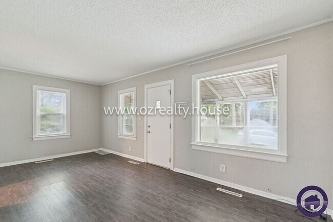 Foto del edificio - 5830 Balfour Rd